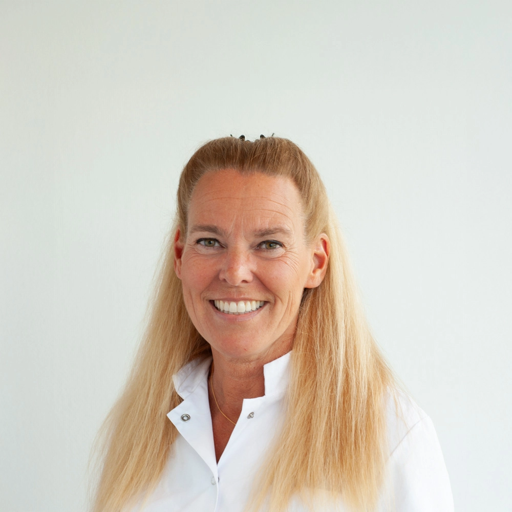 Yvonne Hagenaar, dental assistant